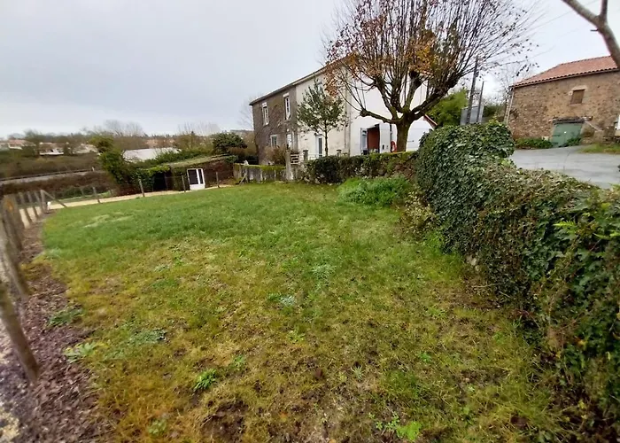 Chez Lilian & Isa - 8 Personnes Hébergement de vacances Pouzauges